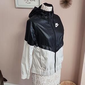 Vintage Woman's Nike Red Tag Black/ White Full Zip Windbreaker Hoodie M   L7